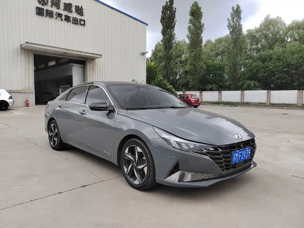 Hyundai Elantra — фото 3