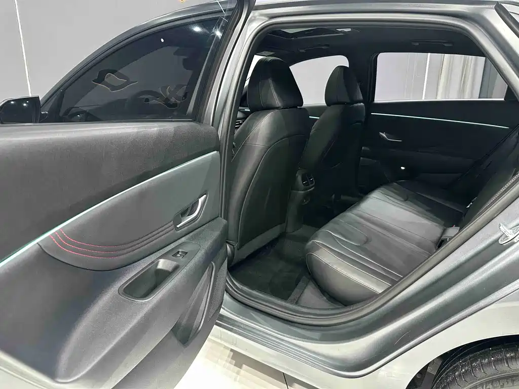 Hyundai Elantra — фото 17