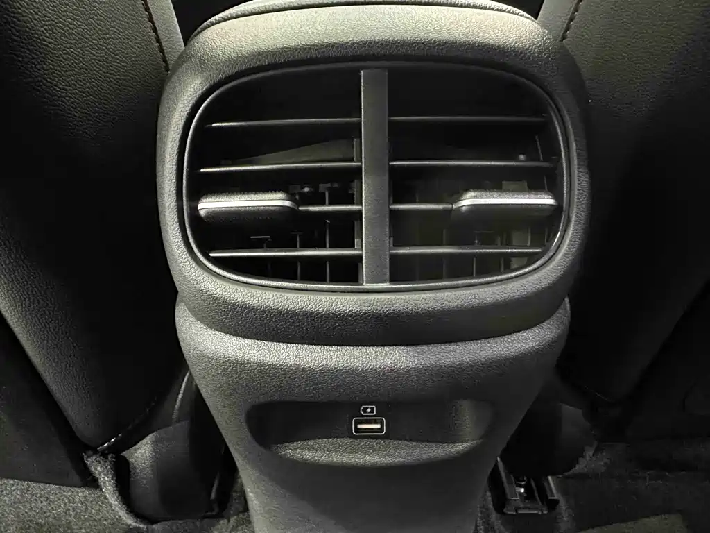 Hyundai Elantra — фото 18