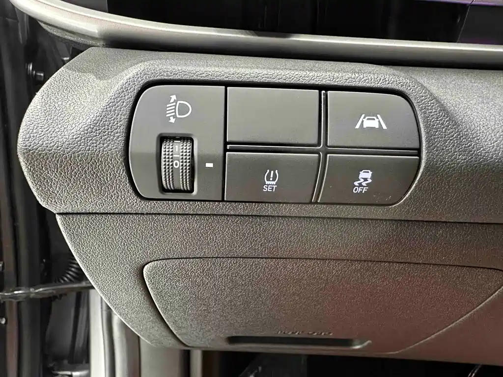 Hyundai Elantra — фото 9