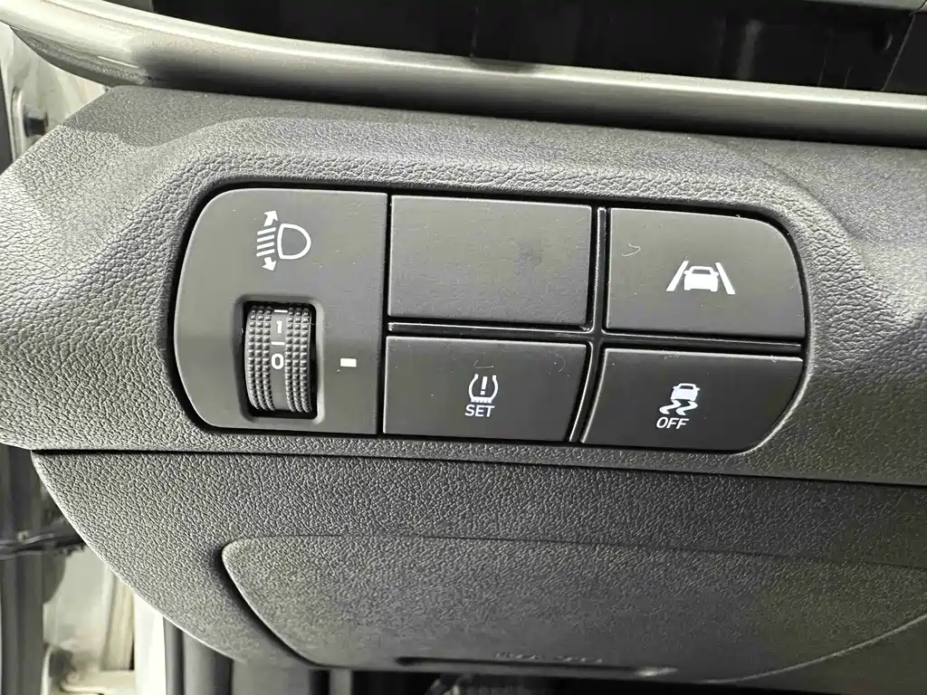 Hyundai Elantra — фото 9