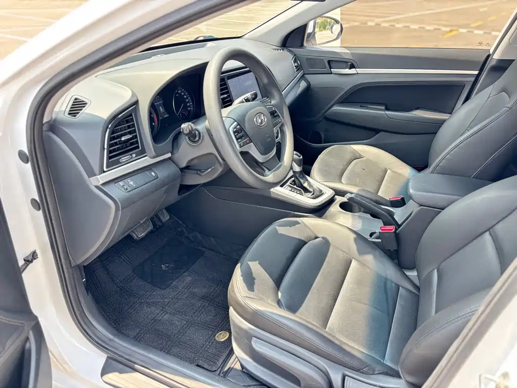 Hyundai Elantra — фото 4