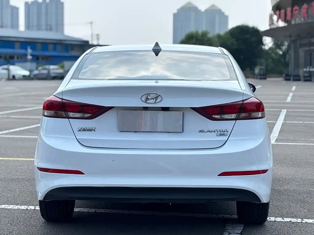 Hyundai Elantra — фото 8