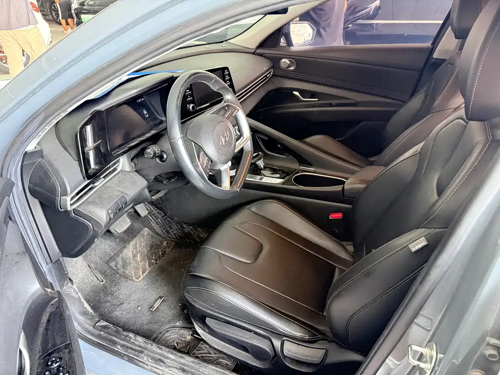 Hyundai Elantra — фото 4