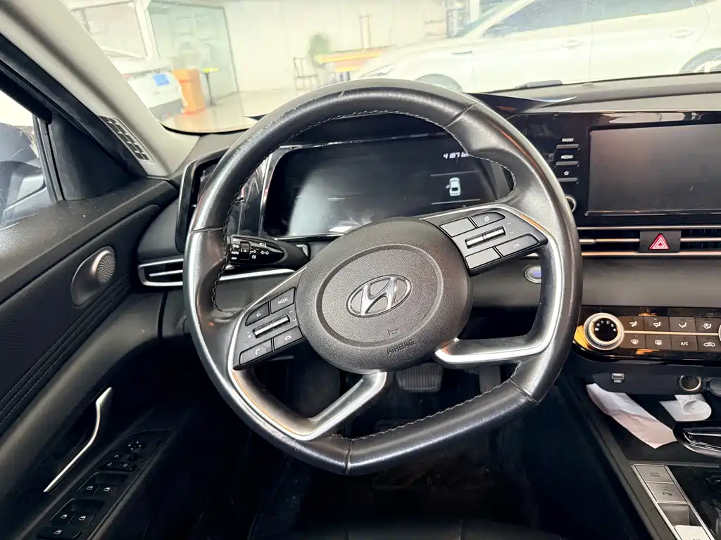 Hyundai Elantra — фото 6