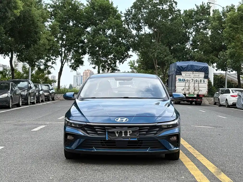 Hyundai Elantra — фото 2