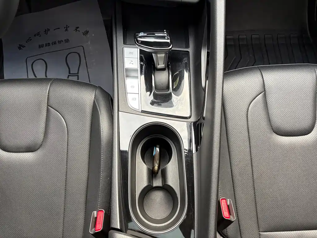 Hyundai Elantra — фото 11