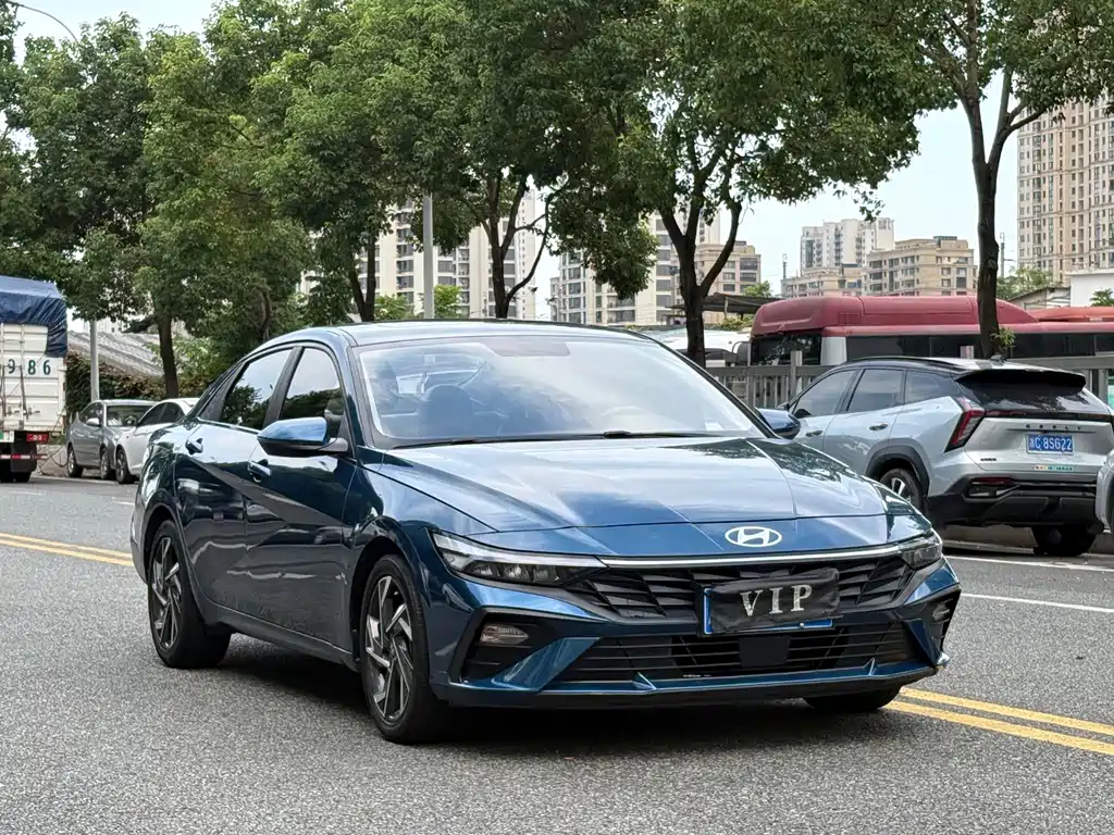 Hyundai Elantra — фото 3