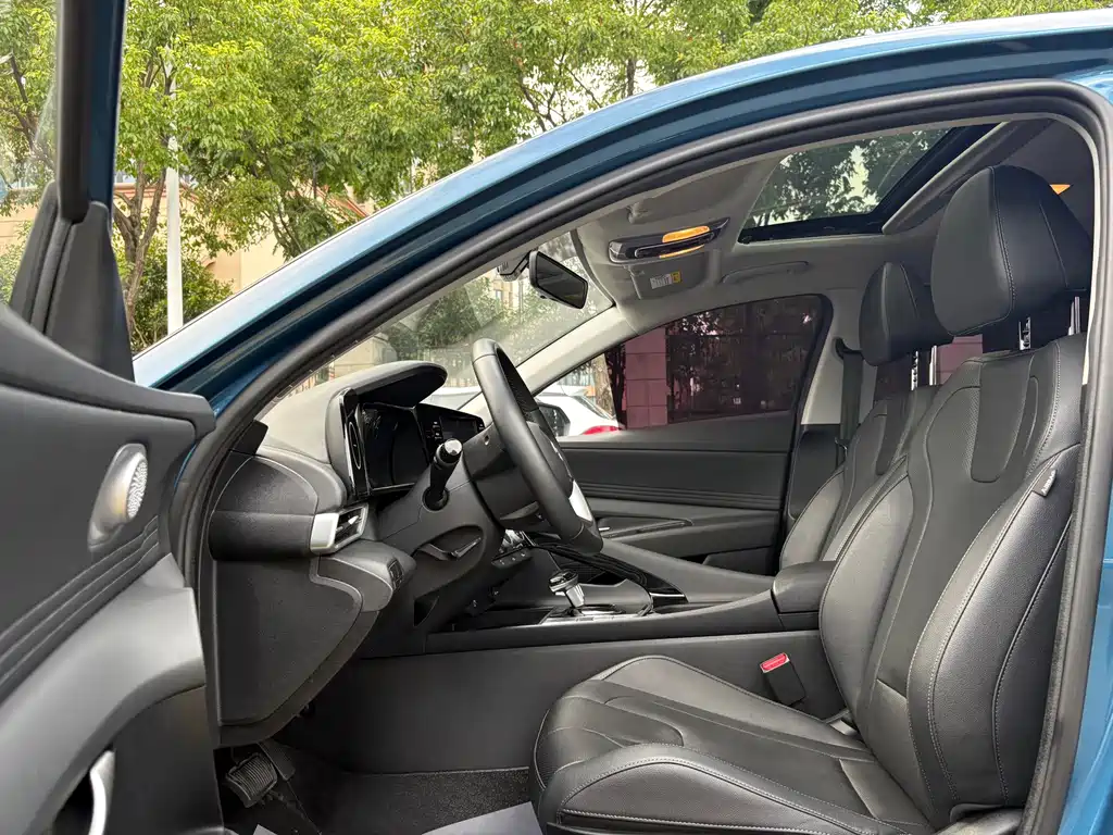 Hyundai Elantra — фото 6