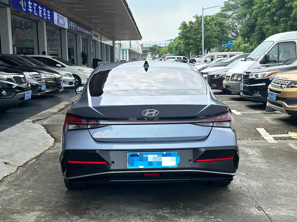 Hyundai Elantra — фото 8