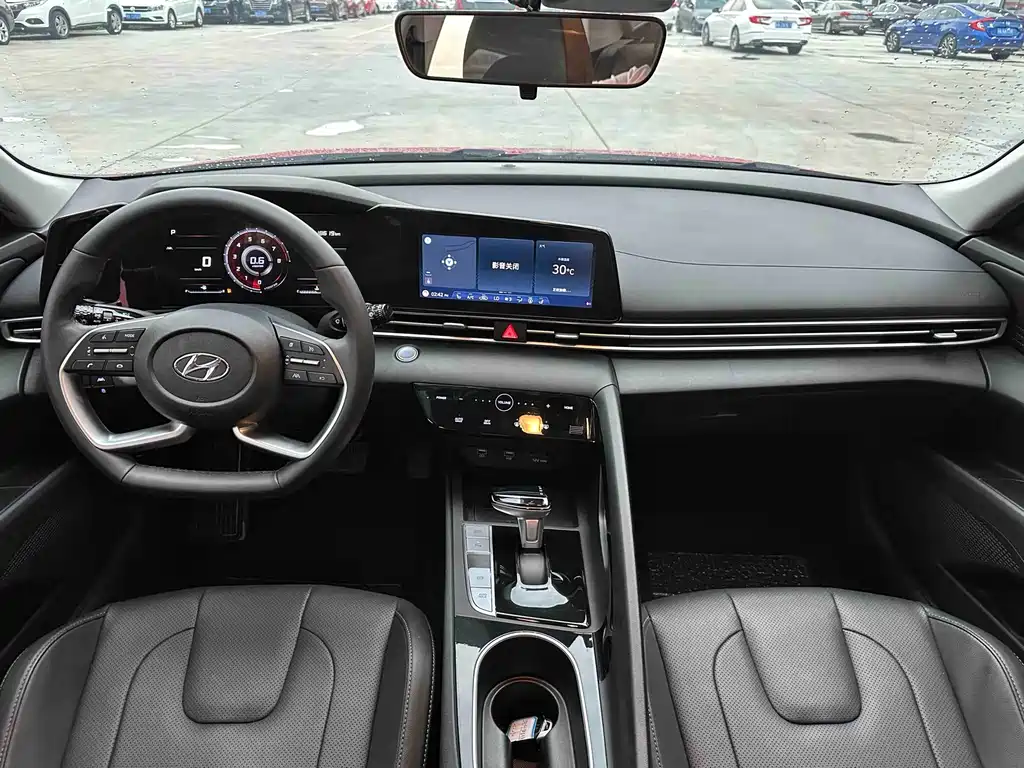 Hyundai Elantra — фото 11
