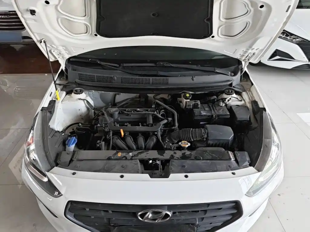 Hyundai Verna — фото 20