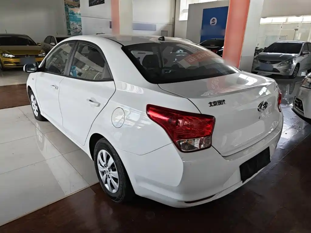 Hyundai Verna — фото 5