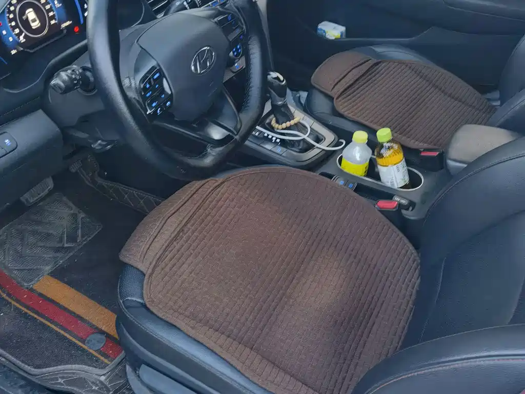 Hyundai Elantra — фото 4