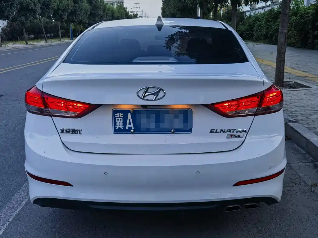 Hyundai Elantra — фото 8