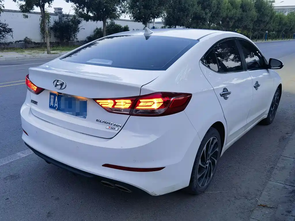 Hyundai Elantra — фото 9
