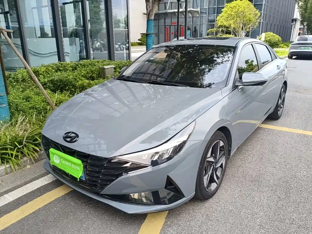 Hyundai Elantra — фото 2
