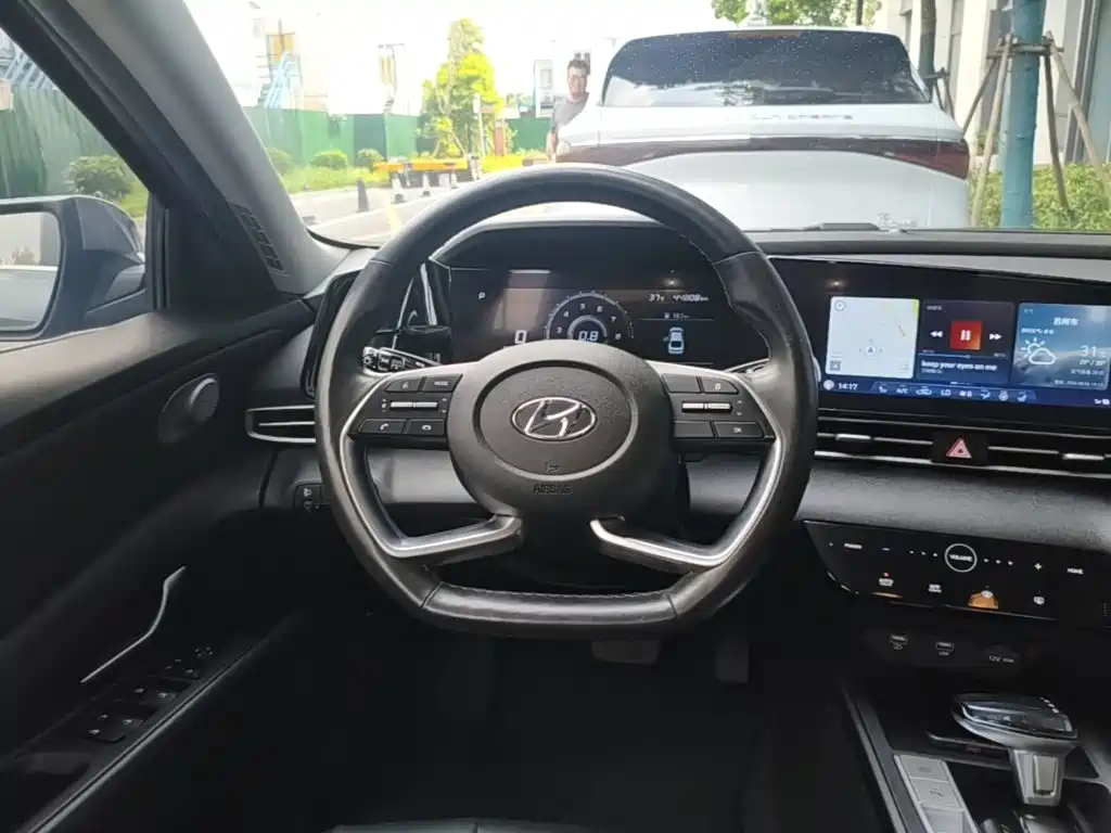Hyundai Elantra — фото 11