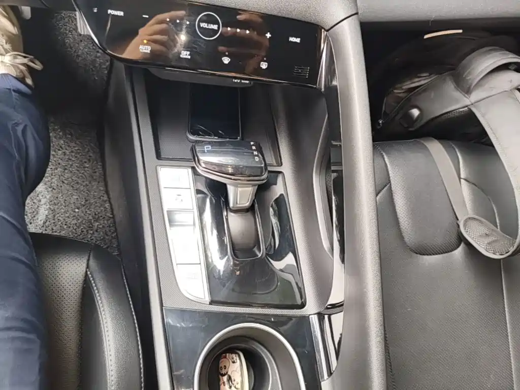 Hyundai Elantra — фото 14