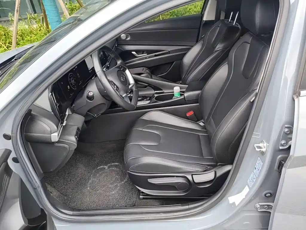 Hyundai Elantra — фото 15