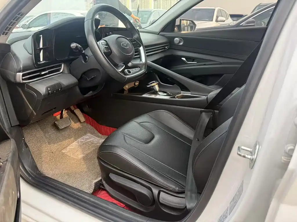 Hyundai Elantra — фото 4