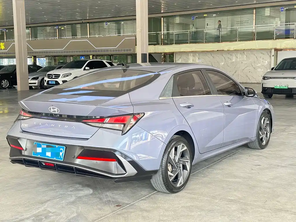 Hyundai Elantra — фото 8