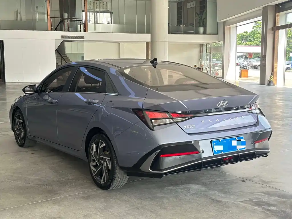 Hyundai Elantra — фото 10