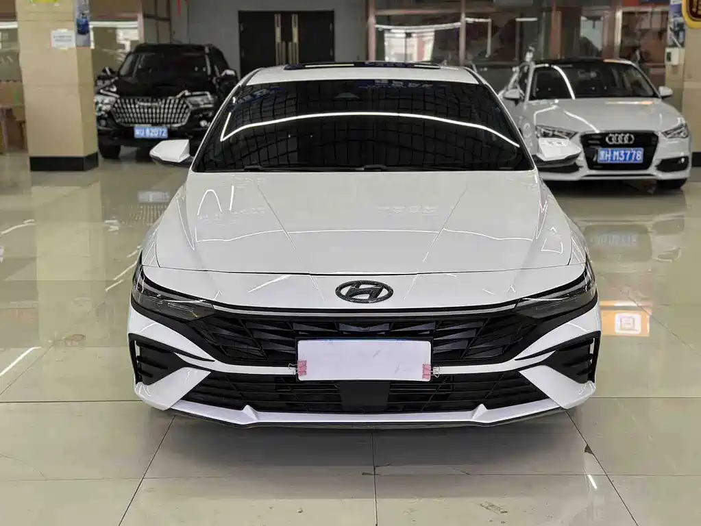 Hyundai Elantra — фото 2