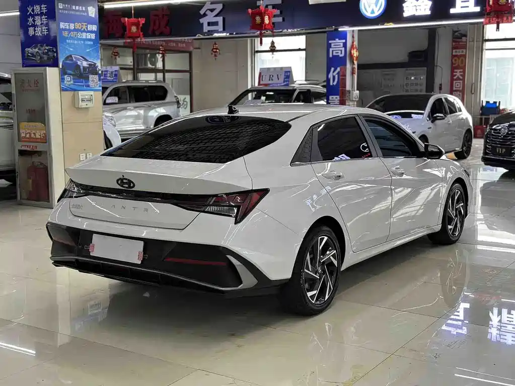 Hyundai Elantra — фото 7