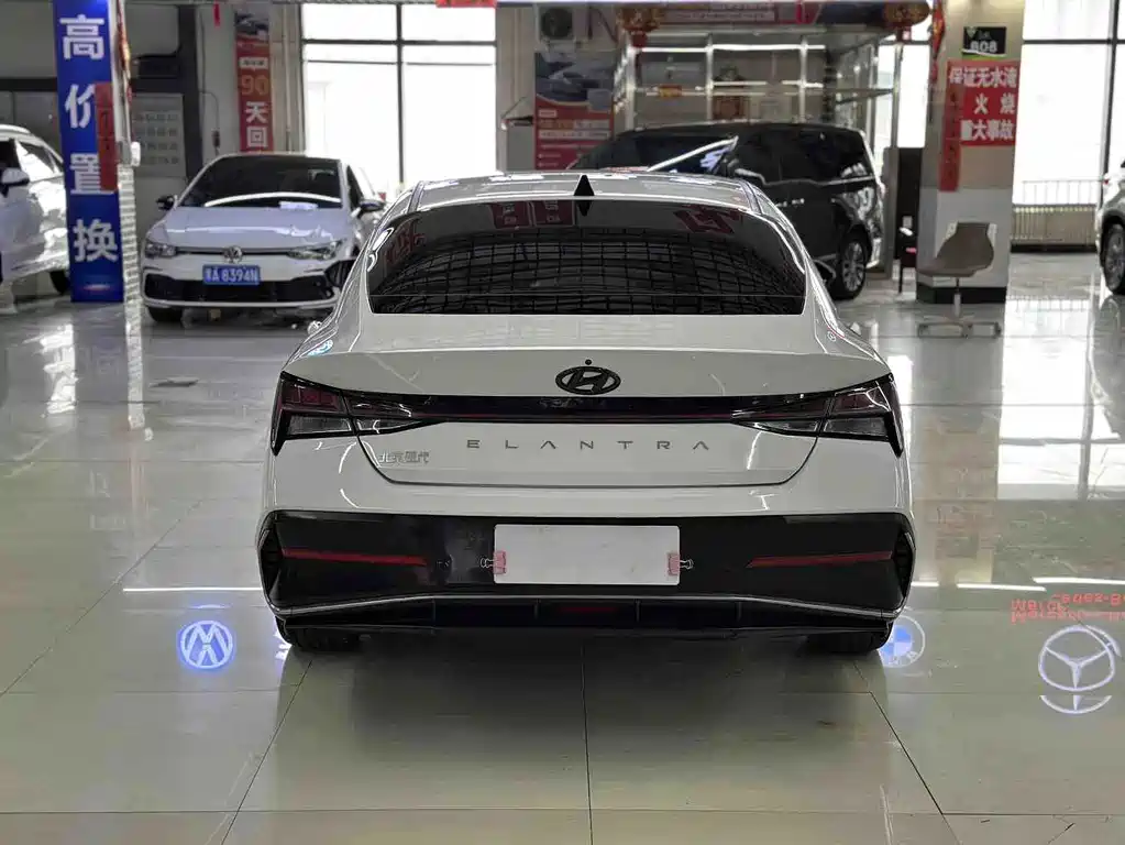 Hyundai Elantra — фото 9