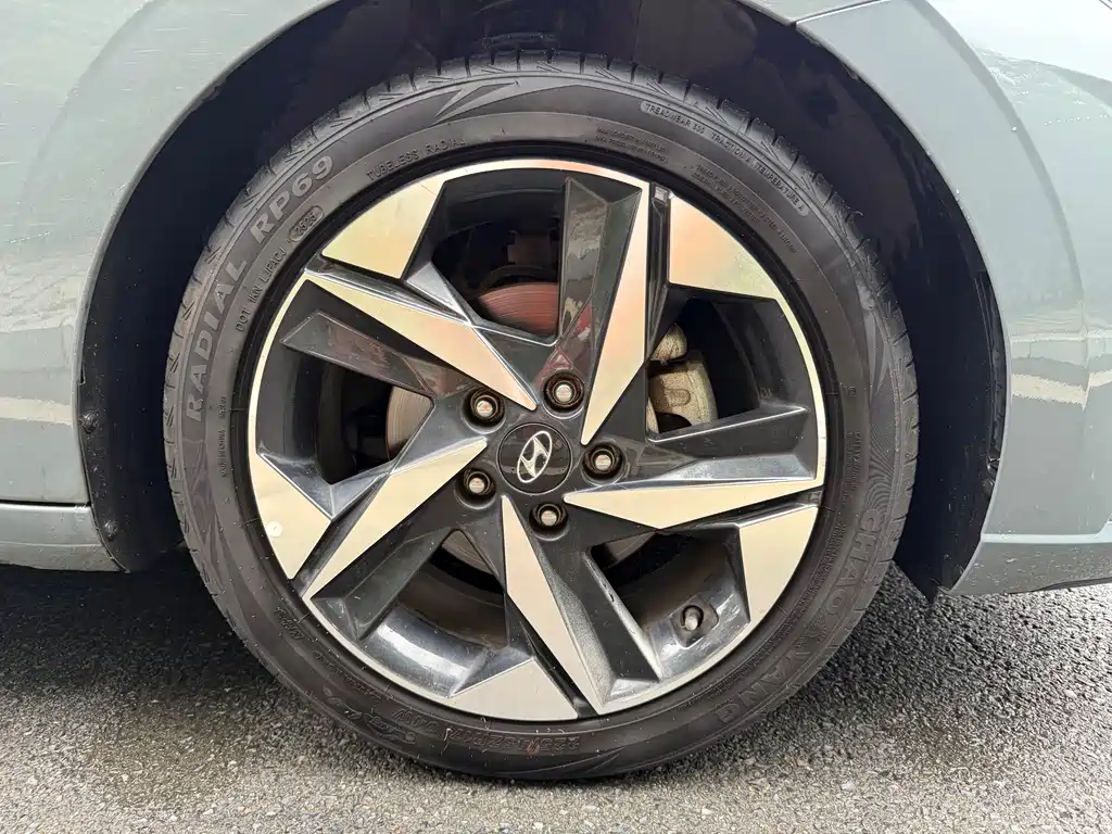 Hyundai Elantra — фото 14