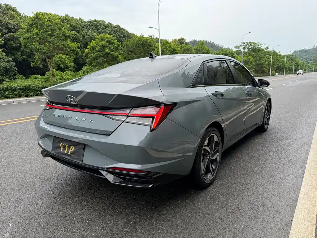 Hyundai Elantra — фото 17