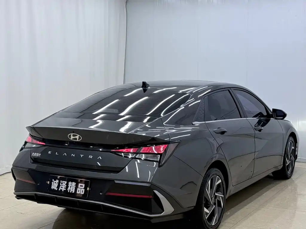 Hyundai Elantra — фото 4
