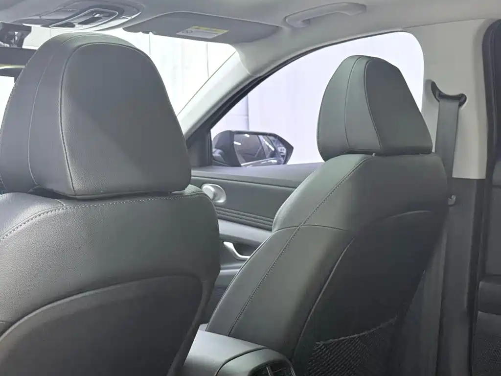 Hyundai Elantra — фото 8