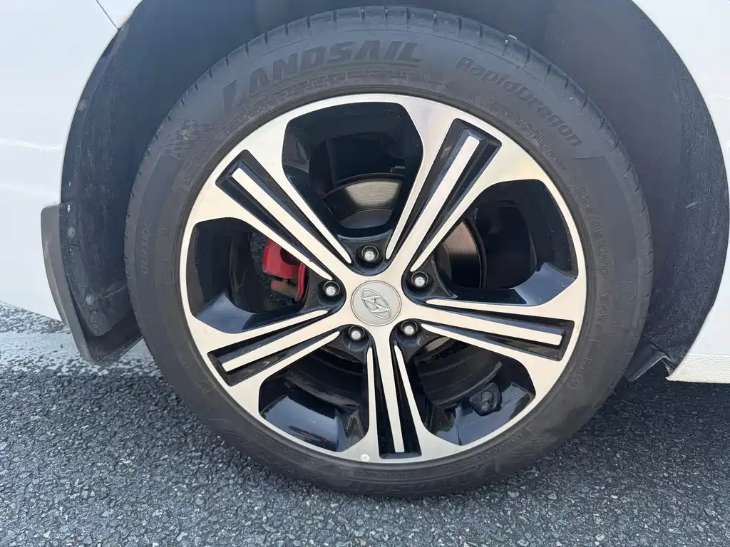Hyundai Elantra — фото 13