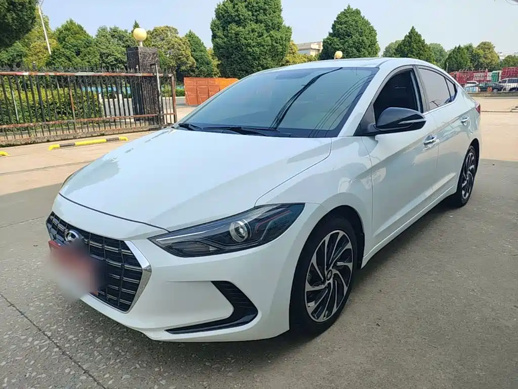 Hyundai Elantra — фото 2