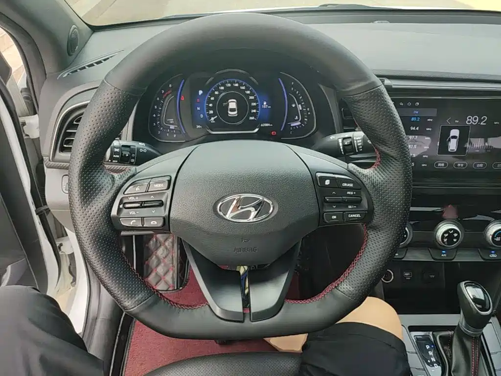 Hyundai Elantra — фото 11