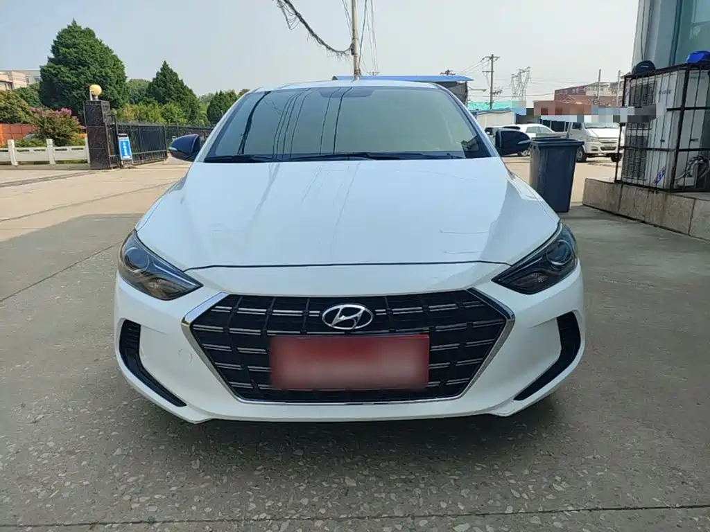 Hyundai Elantra — фото 3