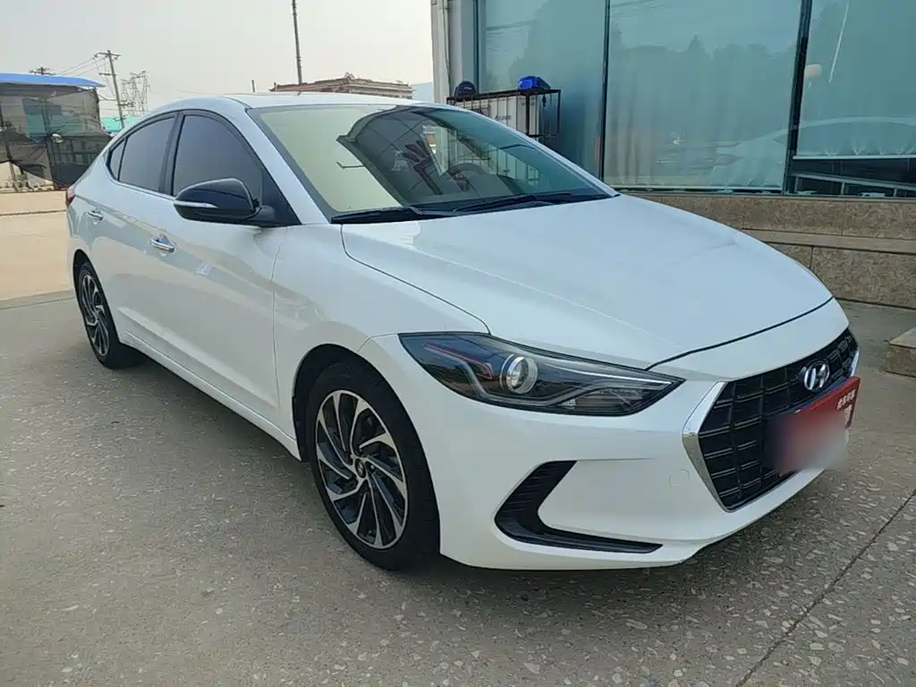 Hyundai Elantra — фото 4