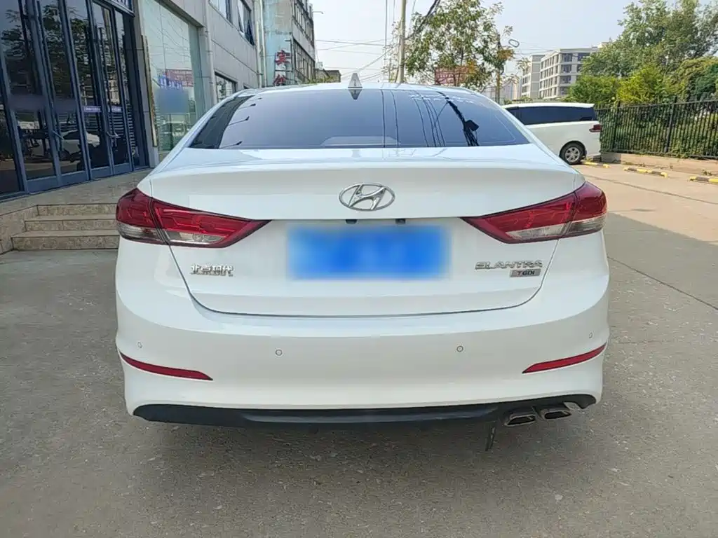 Hyundai Elantra — фото 6