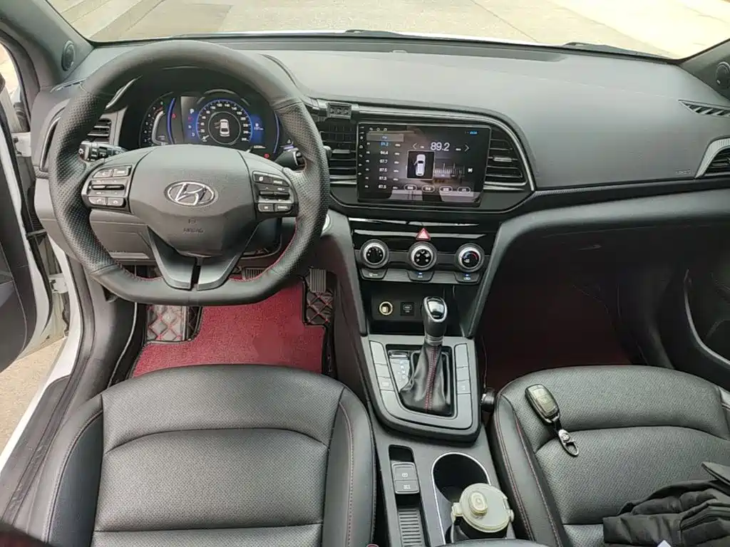 Hyundai Elantra — фото 10