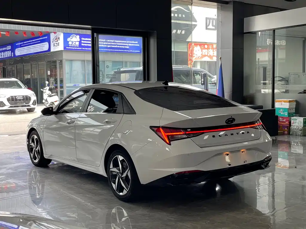 Hyundai Elantra — фото 14