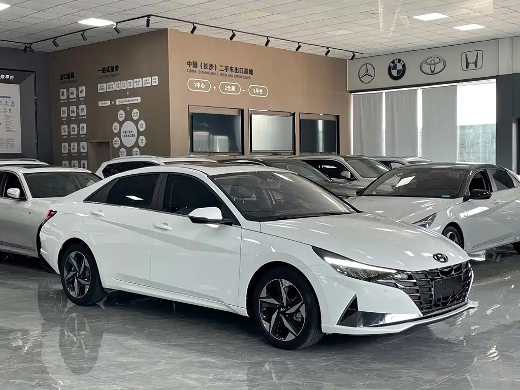 Hyundai Elantra — фото 3
