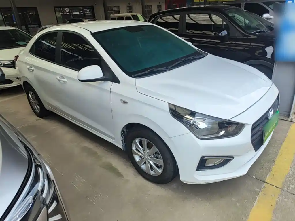 Hyundai Verna — фото 4