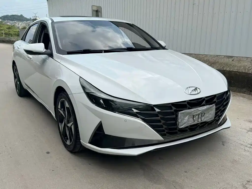 Hyundai Elantra — фото 3