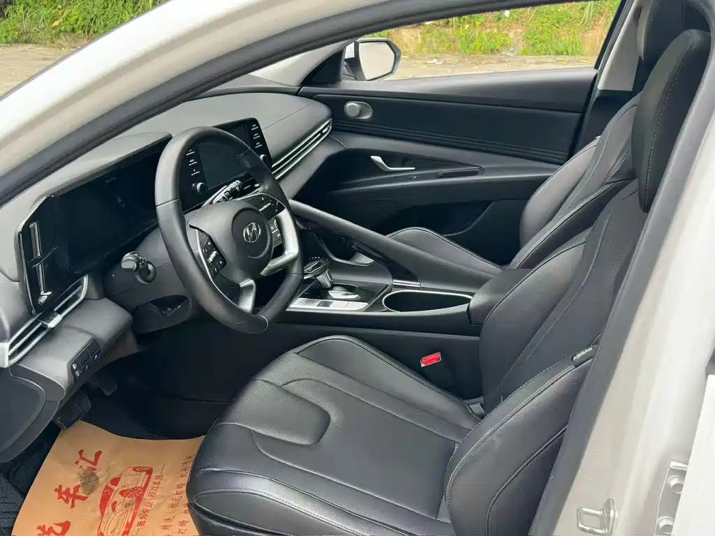 Hyundai Elantra — фото 4