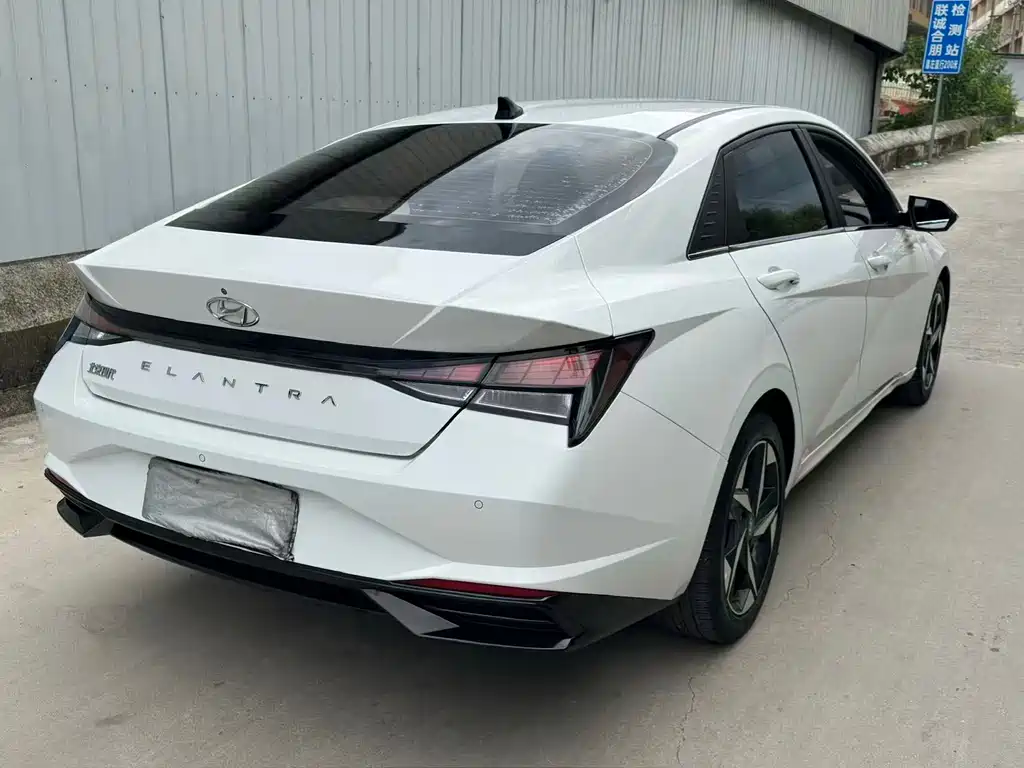 Hyundai Elantra — фото 9