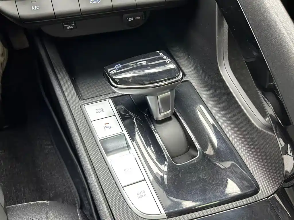 Hyundai Elantra — фото 14