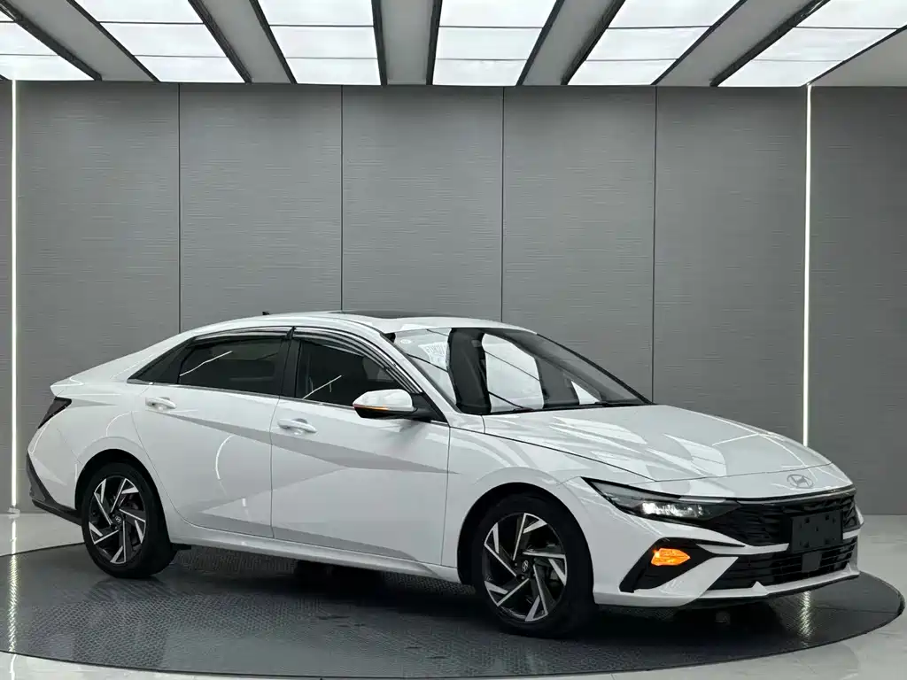 Hyundai Elantra — фото 6