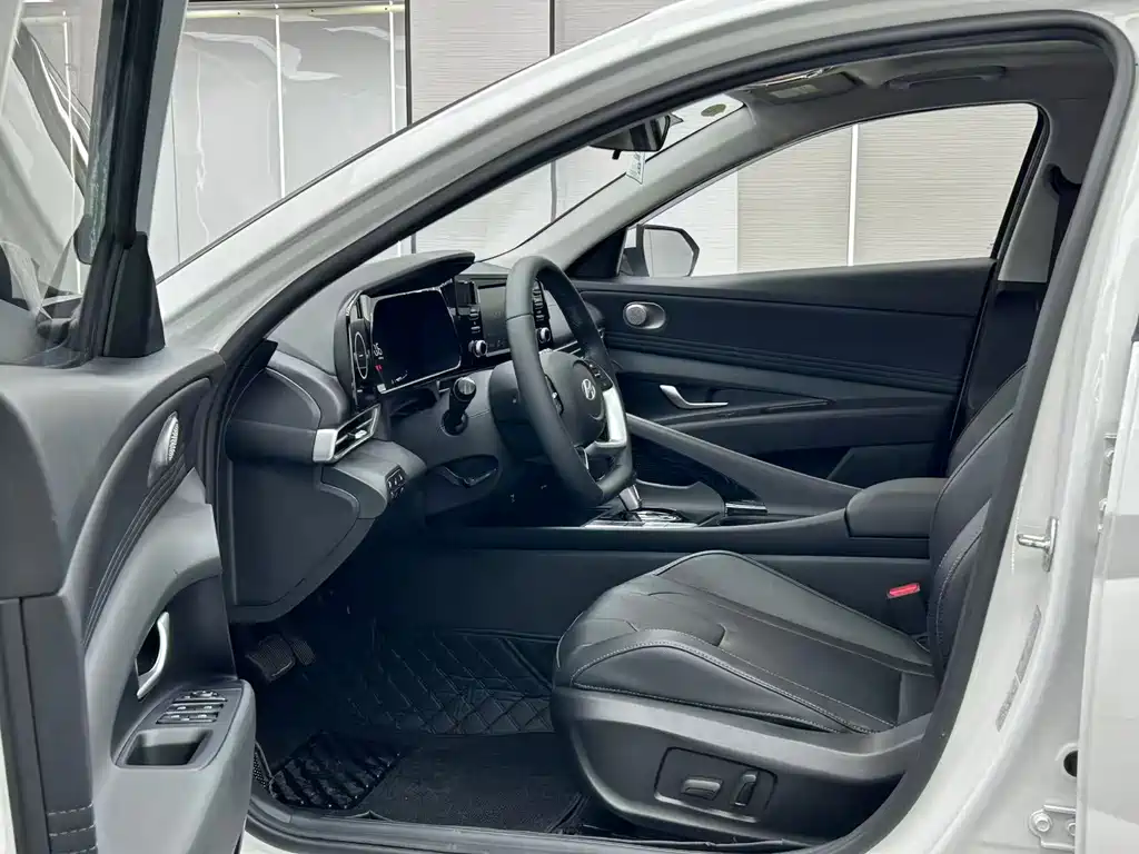 Hyundai Elantra — фото 9